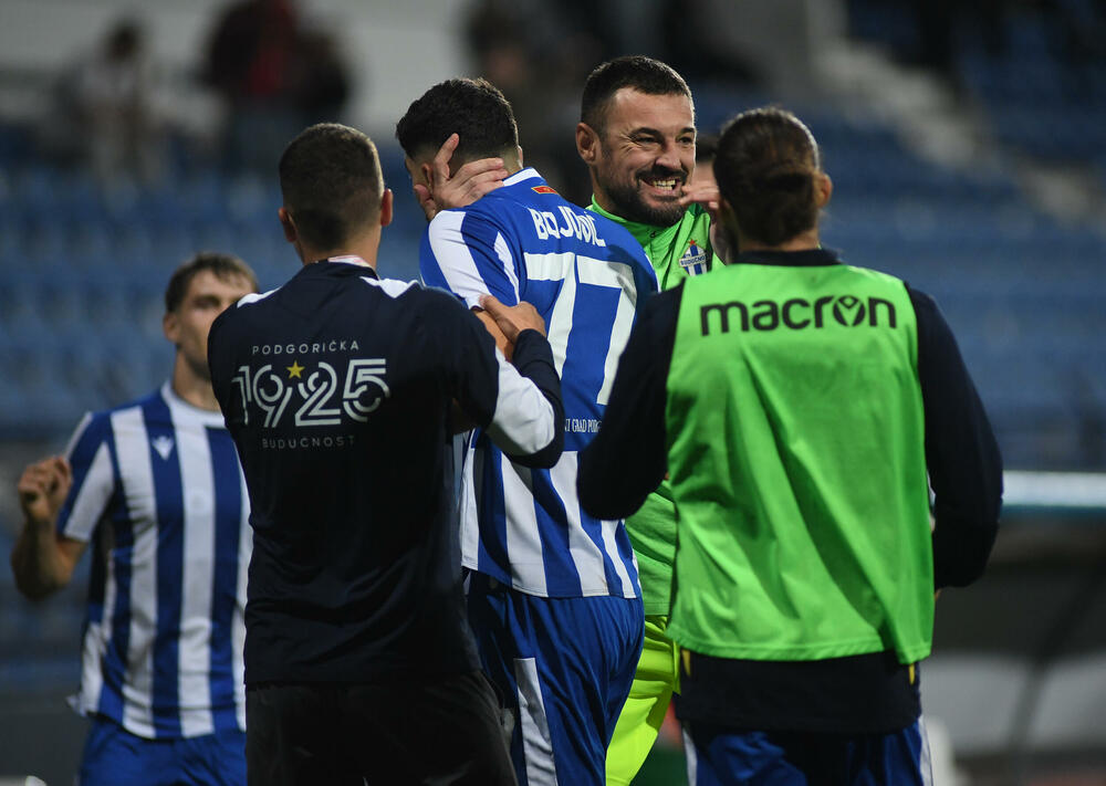<p>Fantasičnim golom Igora Vukčevića u 92. minutu Arsenal kaznio opuštanje Podgoričana u finišu</p>