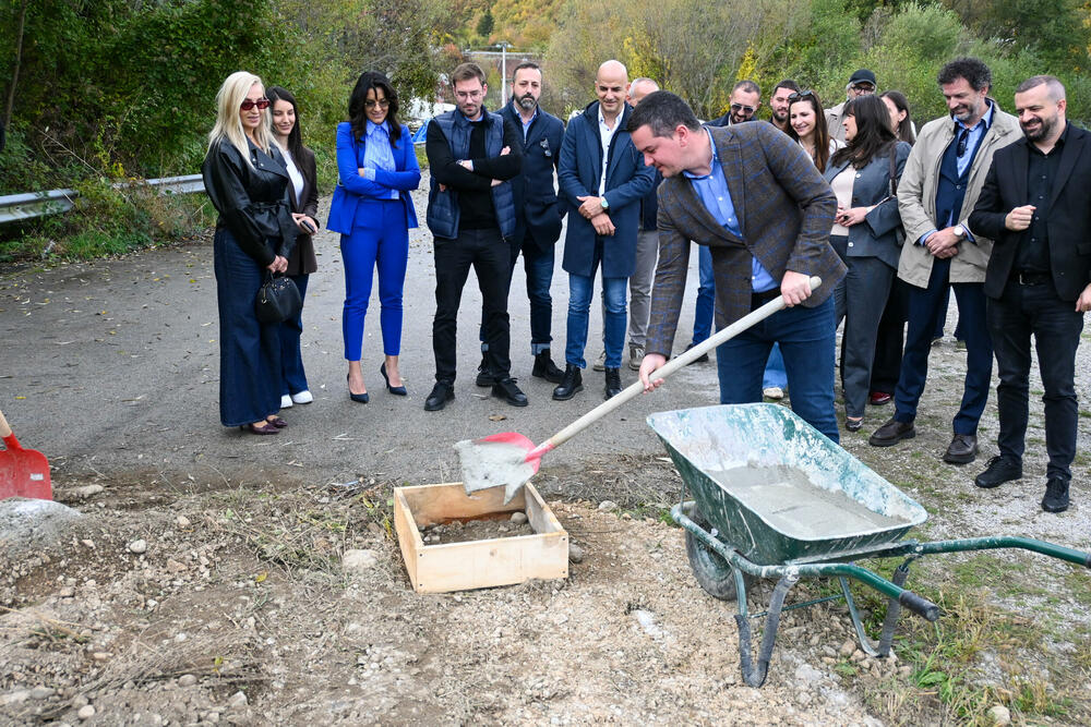 <p>Projekat je jedan od projekata iz kapitalnog budžeta Opštine Berane vrijednog 53 miliona eura, a realizuje se u saradnji Opštine Berane i Ministarstva poljoprivrede, šumarstva i vodoprivrede</p>