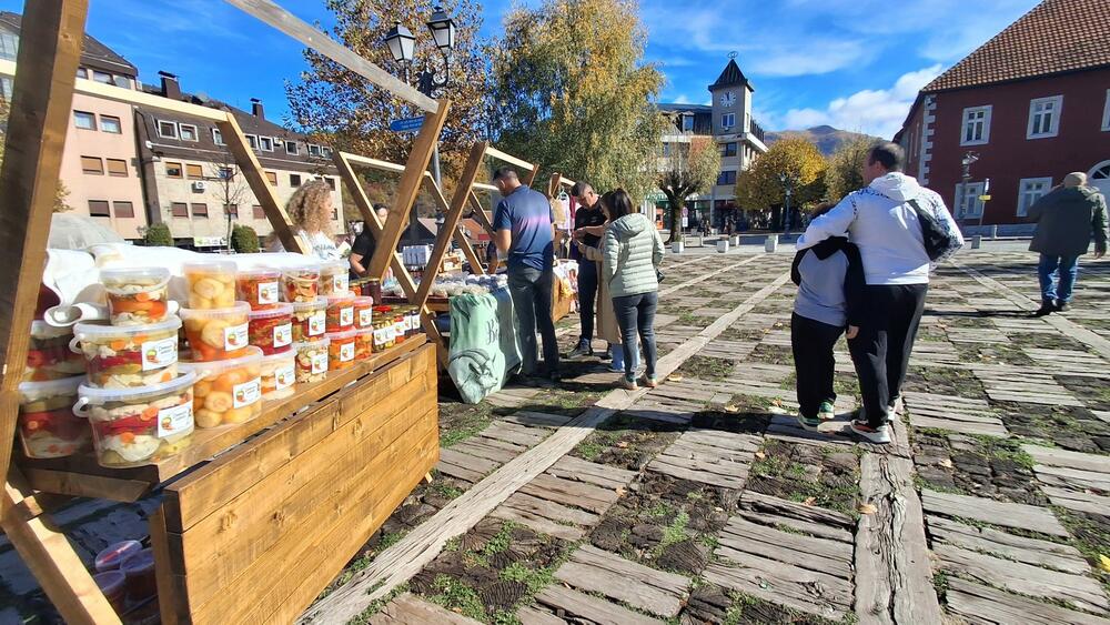 <p>Sajam organizuju Turistička organizacija i Opština Kolašin, a izložbeni i prodajni dio prati muzički program</p>