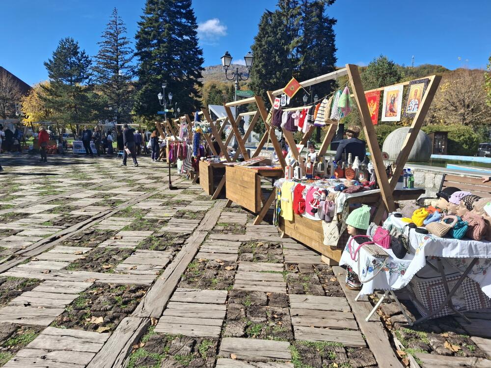 <p>Sajam organizuju Turistička organizacija i Opština Kolašin, a izložbeni i prodajni dio prati muzički program</p>