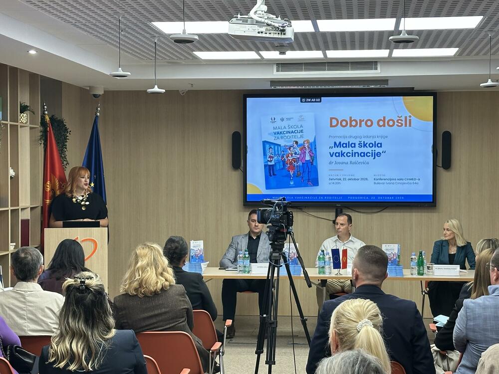 <p>U Institutu za ljekove i medicinska sredstva Crne Gore (CInMED) održana promocija knjige "Mala škola vakcinacije za roditelje", autora dr Jovana Raičevića</p>
