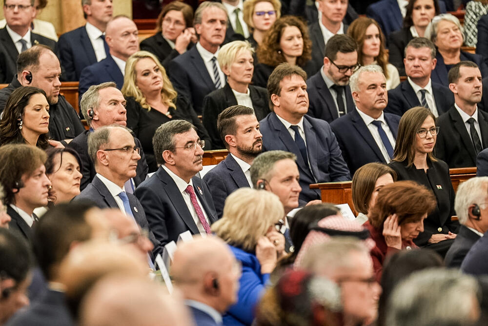 <p>Predsjednik Crne Gore u Budimpešti prisustvovao svečanoj sjednici Parlamenta Mađarske, organizovanoj povodom obilježavanja 70. godišnjice Mađarske revolucije iz 1956. godine</p>