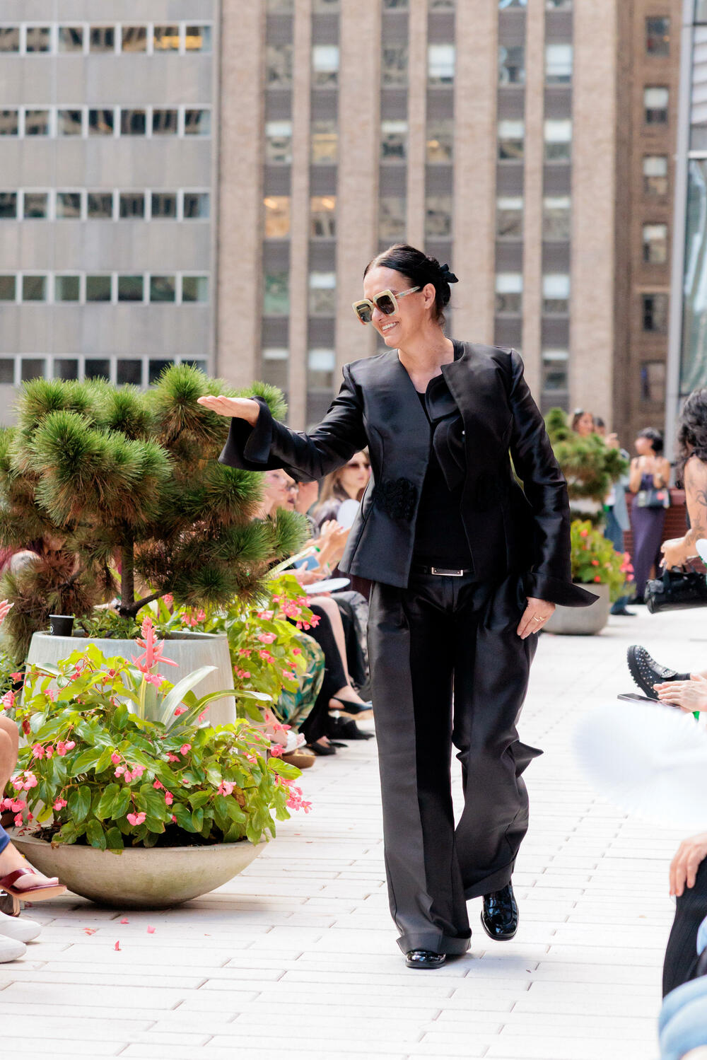 <p>Modna dizajnerka, Radojka Tepavac, za &ldquo;Vijesti&rdquo; prenosi utiske sa New York Fashion Week-a gdje je predstavila svoju kolekciju, a najavljuje i prikazivanje iste u dopunjenoj verziji na crnogorskoj Nedjelji mode</p>