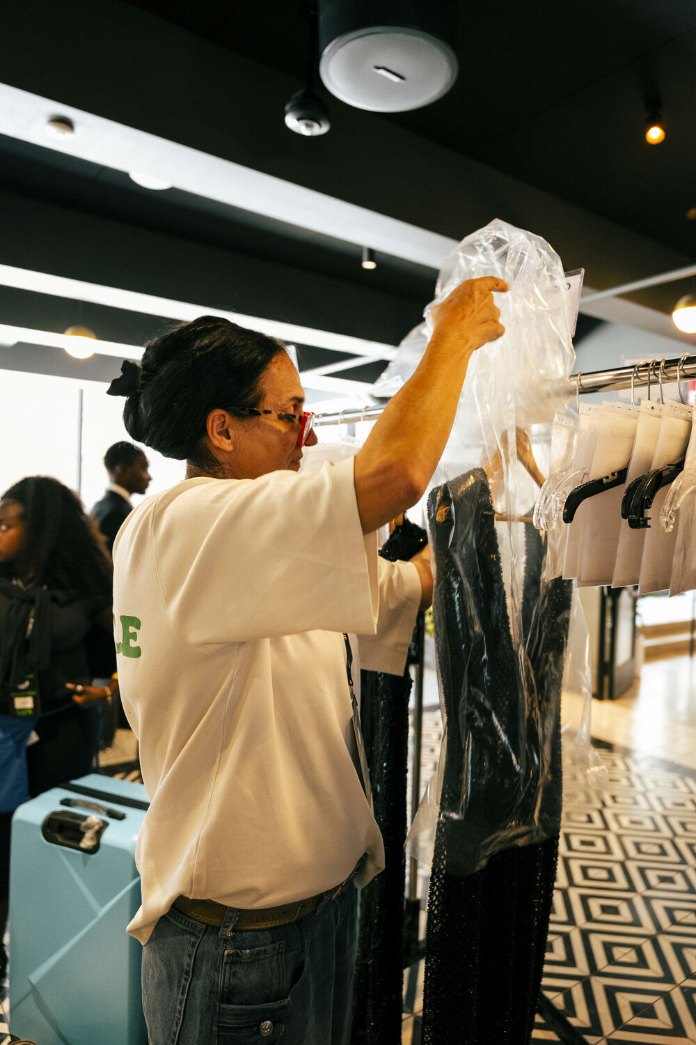 <p>Modna dizajnerka, Radojka Tepavac, za &ldquo;Vijesti&rdquo; prenosi utiske sa New York Fashion Week-a gdje je predstavila svoju kolekciju, a najavljuje i prikazivanje iste u dopunjenoj verziji na crnogorskoj Nedjelji mode</p>