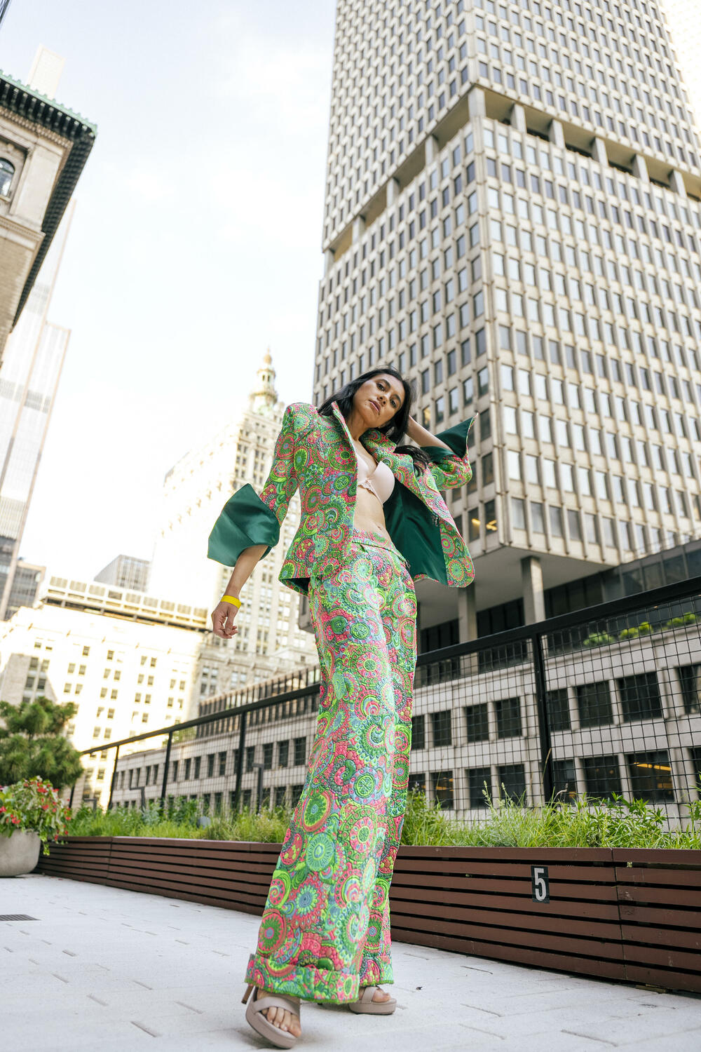 <p>Modna dizajnerka, Radojka Tepavac, za &ldquo;Vijesti&rdquo; prenosi utiske sa New York Fashion Week-a gdje je predstavila svoju kolekciju, a najavljuje i prikazivanje iste u dopunjenoj verziji na crnogorskoj Nedjelji mode</p>