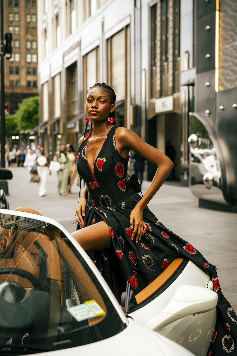 <p>Modna dizajnerka, Radojka Tepavac, za &ldquo;Vijesti&rdquo; prenosi utiske sa New York Fashion Week-a gdje je predstavila svoju kolekciju, a najavljuje i prikazivanje iste u dopunjenoj verziji na crnogorskoj Nedjelji mode</p>