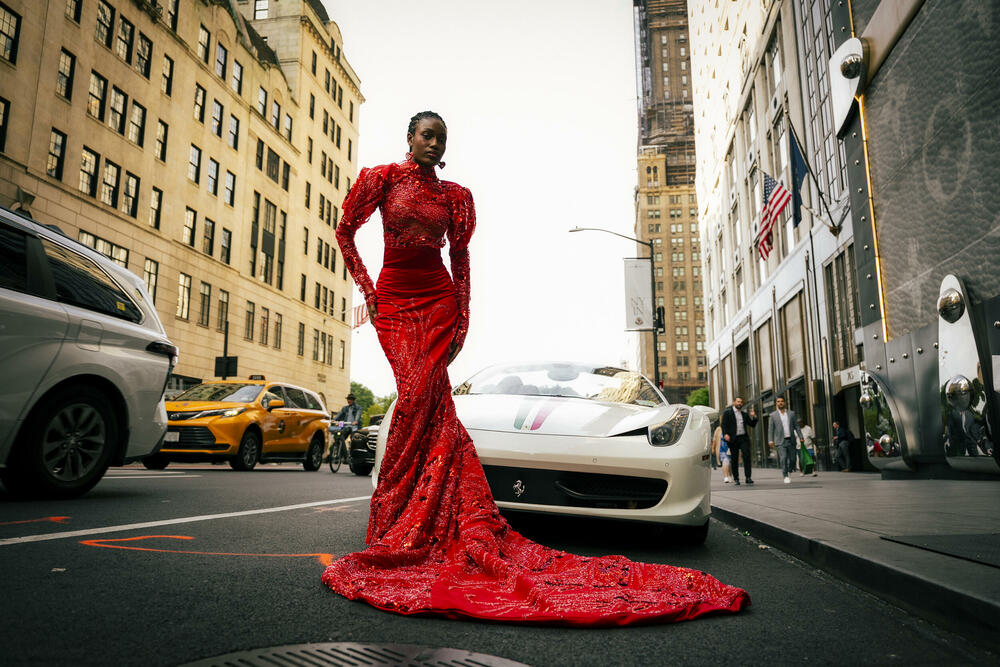 <p>Modna dizajnerka, Radojka Tepavac, za &ldquo;Vijesti&rdquo; prenosi utiske sa New York Fashion Week-a gdje je predstavila svoju kolekciju, a najavljuje i prikazivanje iste u dopunjenoj verziji na crnogorskoj Nedjelji mode</p>
