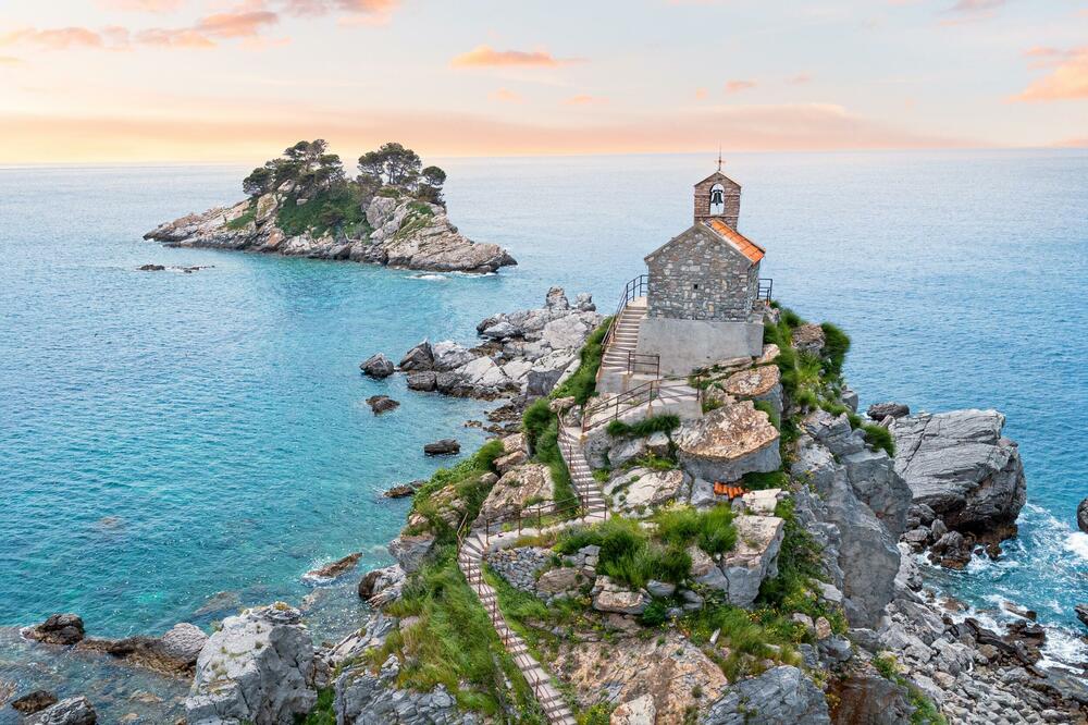 Ostrvo Katič sa crkvicom Svete Neđelje, Foto: Shutterstock