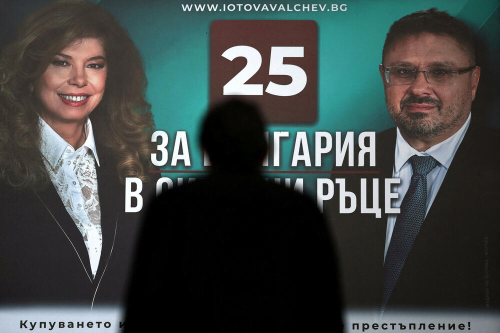 Bilbord liste koju predvodi Ilijana Jotova, Foto: REUTERS