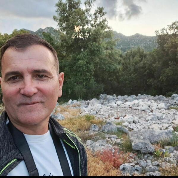 Ispravljanje kolonijalno nametnutog okvira: Domagoj Nikolić, autor...