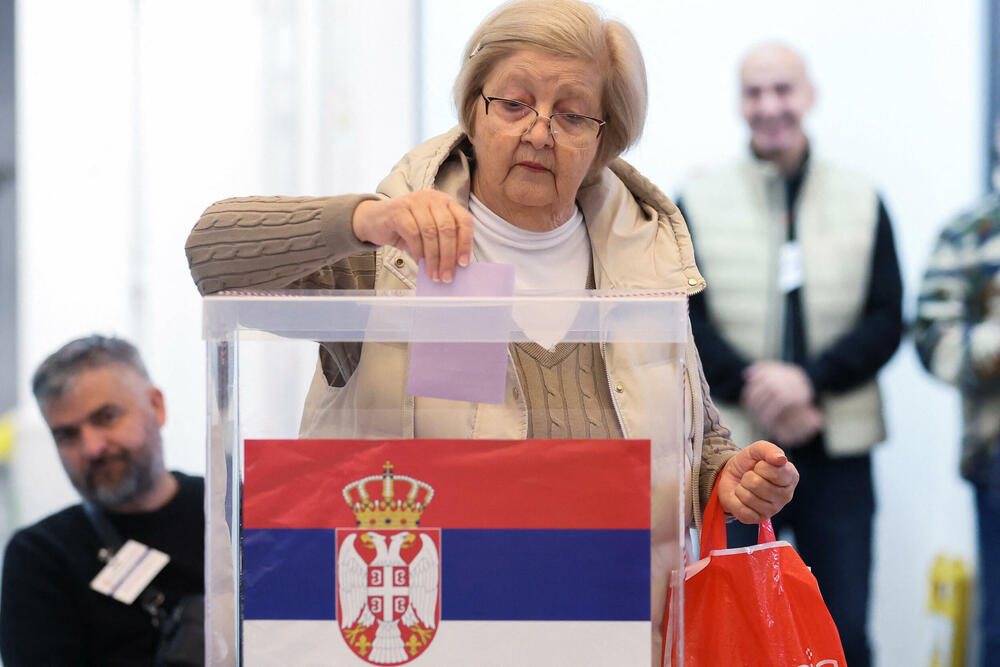 <p>Na izborima se takmiči 18 lista, biračka mjesta otvorena do 20 časova</p>