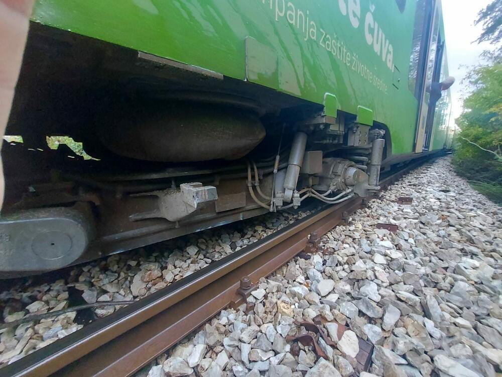 <p>"Vijestima" je iz Željezničke infrastrukture rečeno da nije bilo povrijeđenih i da je za putnike organizovan alternativni prevoz autobusima</p>