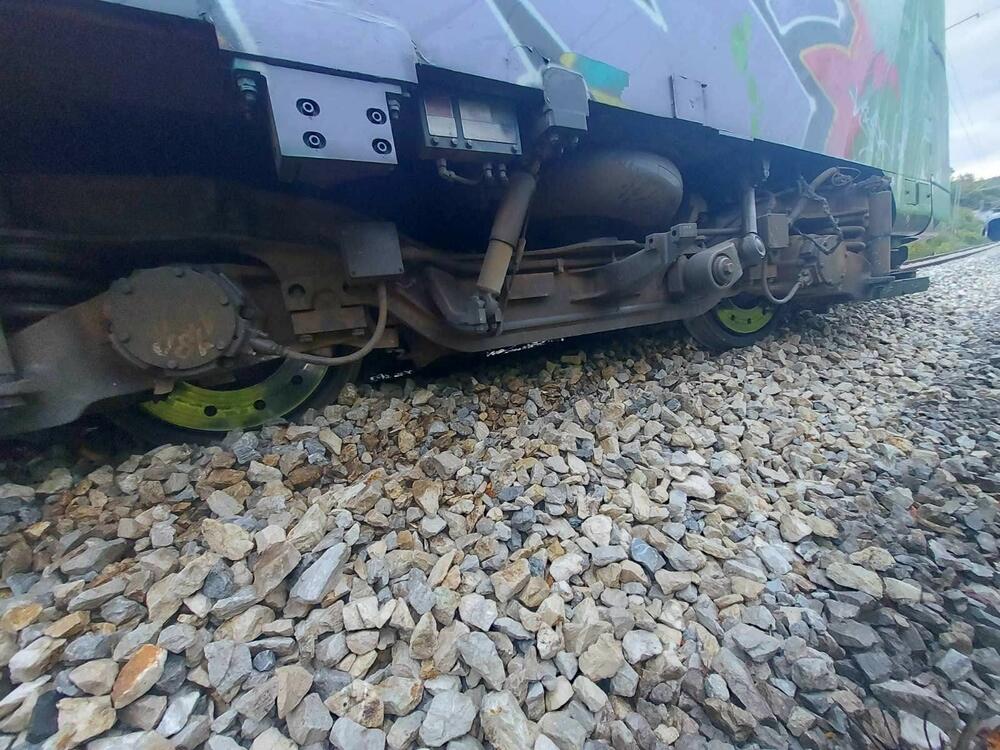 <p>"Vijestima" je iz Željezničke infrastrukture rečeno da nije bilo povrijeđenih i da je za putnike organizovan alternativni prevoz autobusima</p>