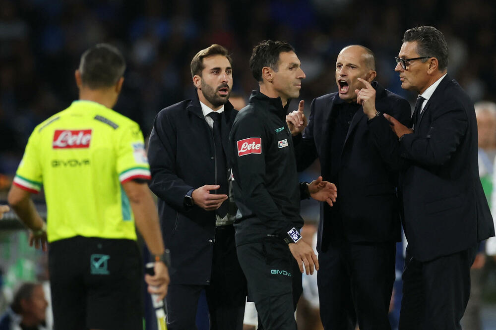 Alegri u raspravi sa arbitrom, Foto: Reuters