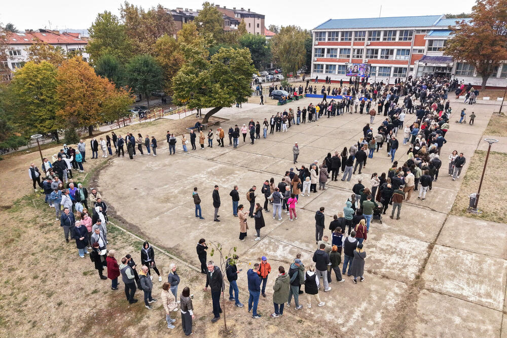 Sa jednog od birališta u Beogradu, Foto: AP Photo/Armin Durgut