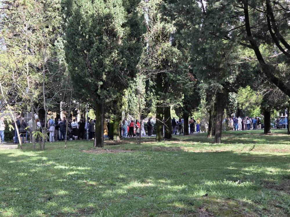 <p>Glasanje za izbor poslanika Narodne skupštine Srbije, osim u Podgorici, organizovano je i u Beranama i Sutomoru</p>