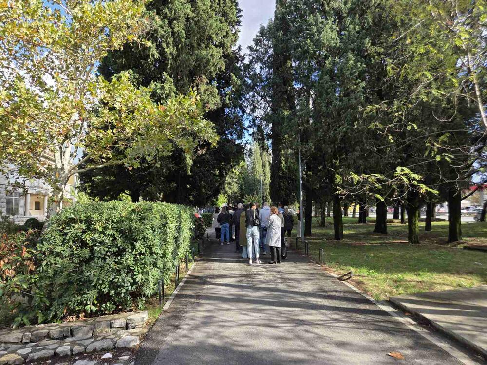 <p>Glasanje za izbor poslanika Narodne skupštine Srbije, osim u Podgorici, organizovano je i u Beranama i Sutomoru</p>