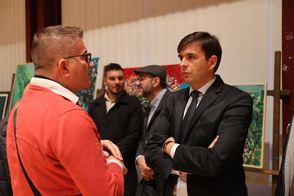 <p>Kako je saopšeno iz Ministarstva dijaspore, ministar Mirsad Azemović i državna sekretarka Dženana Kuč prisustvovali su manifestaciji &bdquo;Dani bošnjačke kulture u Luksemburgu&ldquo;, koju svake godine, skoro dvije decenije, organizuje Zavičajni klub &bdquo;Bihor&ldquo;.</p>
