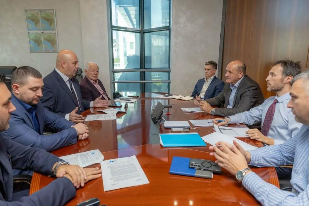 Sa sastanka Zečevića i rukovodstva ACG, Foto: Ministarstvo saobraćaja