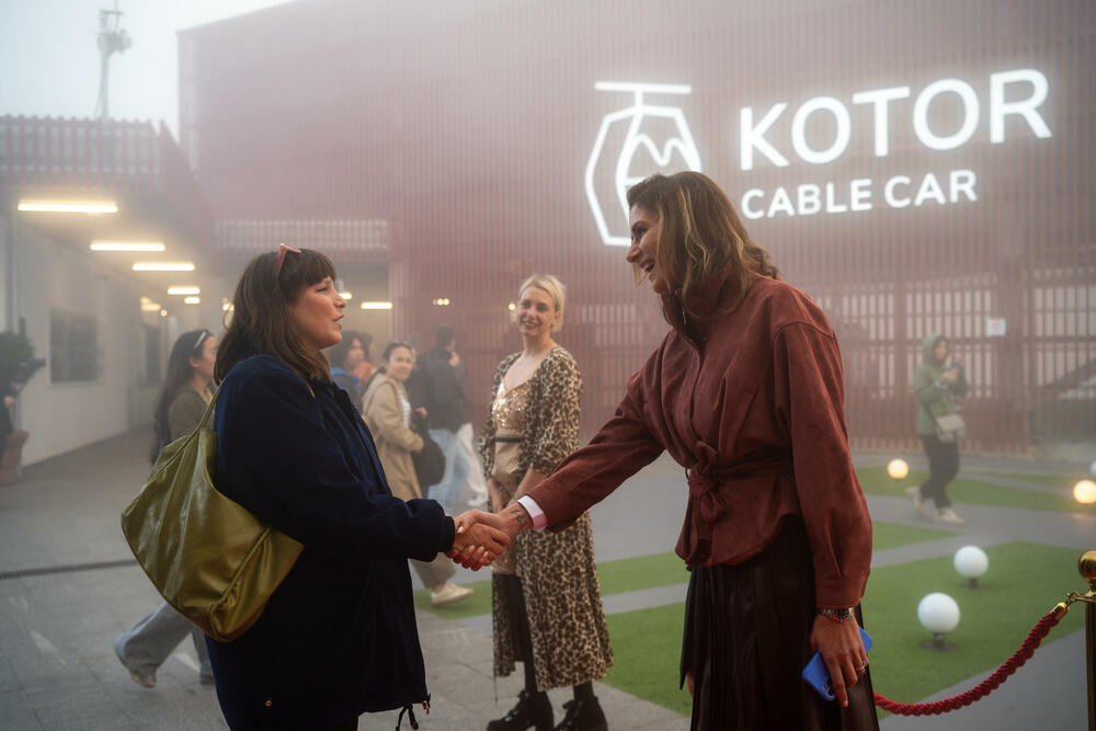 <p><em>Drugo izdanje Adriatic Film & TV Awards (AFA) svečano je otvoreno 23. oktobra na Žičari Kotor&ndash;Lovćen, koja je ugostila nominovane glumce, reditelje, producente, organizatore i partnere iz cijelog regiona. Kao jedan od sponzora i domaćin otvaranja, Kotor Cable Car podržao je događaj koji je nastavljen svečanom dodjelom nagrada u Porto Montenegru u Tivtu.</em></p>