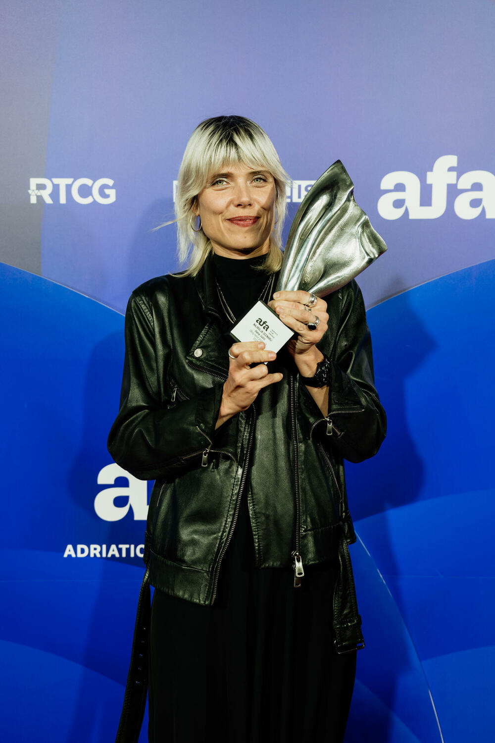 <p><em>Drugo izdanje Adriatic Film & TV Awards (AFA) svečano je otvoreno 23. oktobra na Žičari Kotor&ndash;Lovćen, koja je ugostila nominovane glumce, reditelje, producente, organizatore i partnere iz cijelog regiona. Kao jedan od sponzora i domaćin otvaranja, Kotor Cable Car podržao je događaj koji je nastavljen svečanom dodjelom nagrada u Porto Montenegru u Tivtu.</em></p>