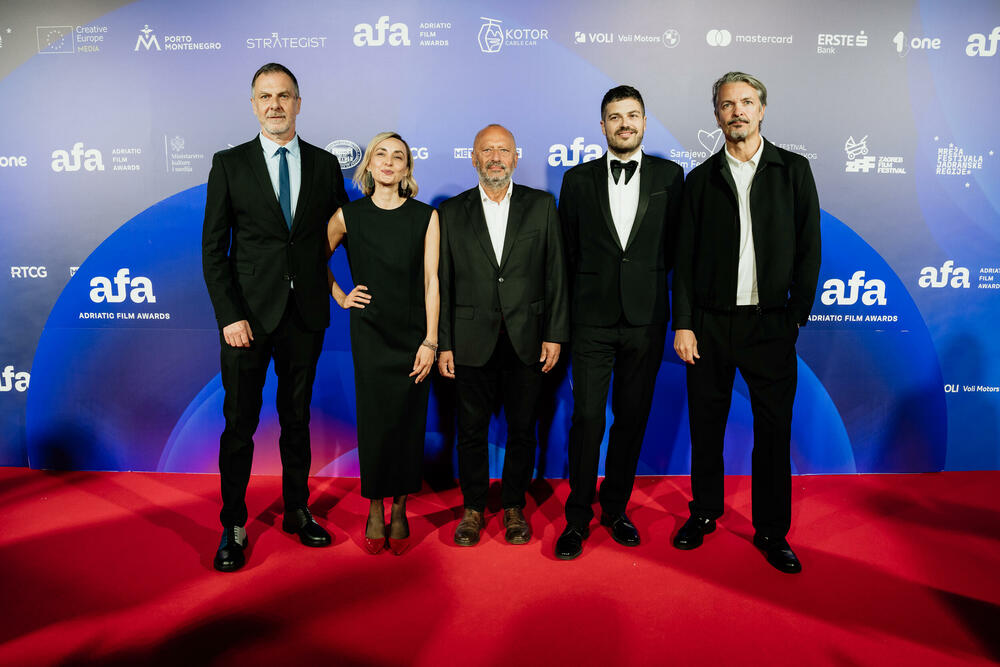 <p><em>Drugo izdanje Adriatic Film & TV Awards (AFA) svečano je otvoreno 23. oktobra na Žičari Kotor&ndash;Lovćen, koja je ugostila nominovane glumce, reditelje, producente, organizatore i partnere iz cijelog regiona. Kao jedan od sponzora i domaćin otvaranja, Kotor Cable Car podržao je događaj koji je nastavljen svečanom dodjelom nagrada u Porto Montenegru u Tivtu.</em></p>