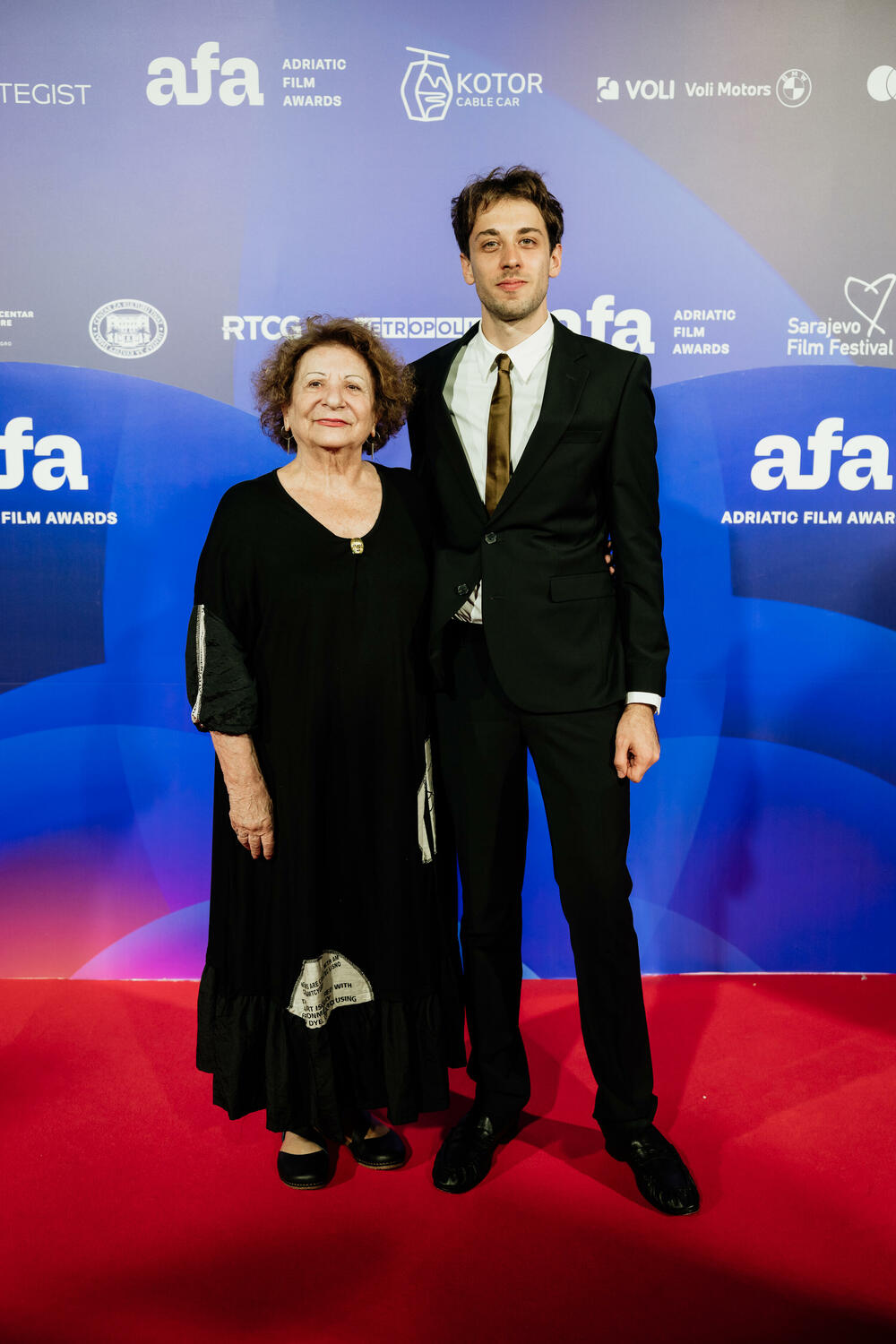 <p><em>Drugo izdanje Adriatic Film & TV Awards (AFA) svečano je otvoreno 23. oktobra na Žičari Kotor&ndash;Lovćen, koja je ugostila nominovane glumce, reditelje, producente, organizatore i partnere iz cijelog regiona. Kao jedan od sponzora i domaćin otvaranja, Kotor Cable Car podržao je događaj koji je nastavljen svečanom dodjelom nagrada u Porto Montenegru u Tivtu.</em></p>