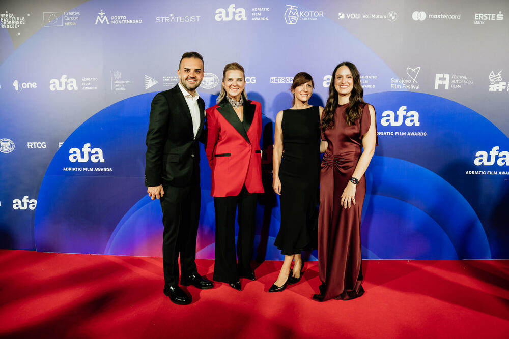 <p><em>Drugo izdanje Adriatic Film & TV Awards (AFA) svečano je otvoreno 23. oktobra na Žičari Kotor&ndash;Lovćen, koja je ugostila nominovane glumce, reditelje, producente, organizatore i partnere iz cijelog regiona. Kao jedan od sponzora i domaćin otvaranja, Kotor Cable Car podržao je događaj koji je nastavljen svečanom dodjelom nagrada u Porto Montenegru u Tivtu.</em></p>