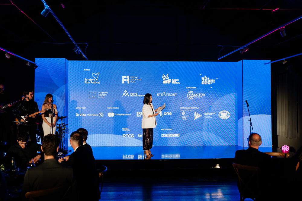 <p><em>Drugo izdanje Adriatic Film & TV Awards (AFA) svečano je otvoreno 23. oktobra na Žičari Kotor&ndash;Lovćen, koja je ugostila nominovane glumce, reditelje, producente, organizatore i partnere iz cijelog regiona. Kao jedan od sponzora i domaćin otvaranja, Kotor Cable Car podržao je događaj koji je nastavljen svečanom dodjelom nagrada u Porto Montenegru u Tivtu.</em></p>