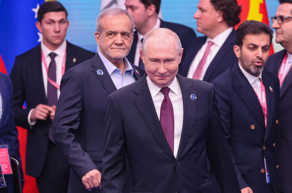 Putin i iranski predsjednik Masud Pezeškijan na samitu zemalja izvoznica gasa danas u Moskvi