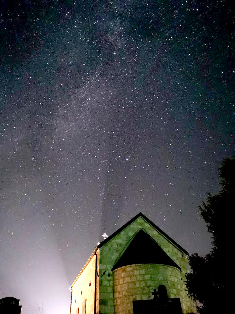  Noćna fotografija snimljena pametnim telefonom u blizini sela Trsa, u opštini Plužine