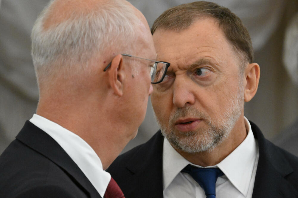 Dmitrijev i ruski oligarh Oleg Deripaska tokom Putinovog sastanka s katarskim emirom šeikom Tamimom bin Hamadom Al Tanijem danas u Kremlju