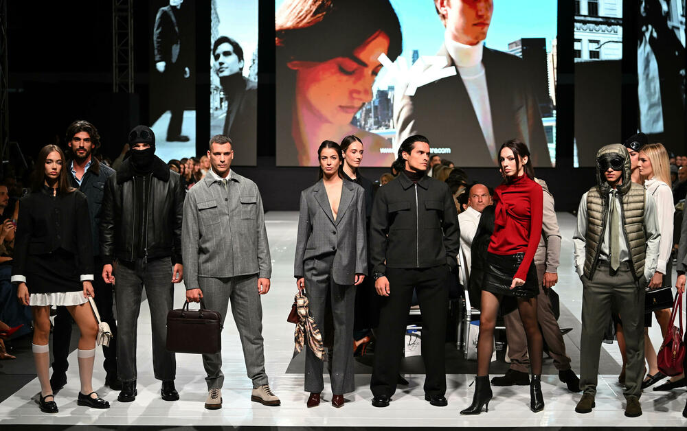 <p>Kolecije su prikazali brend XYZ, Tian Style, Nurban Natalije Urbanove, Akicas Aleksandre Stamenić, Radojka Tepavac, ali i studenti UDG-a sa smjera Modni dizajn - Elena Roganović i Marija Radunović</p>