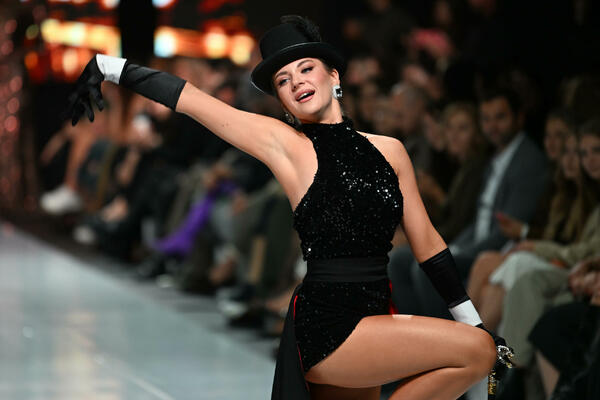 Prvo revijalno veče Fashion Week-a: Modom protiv kancera dojke