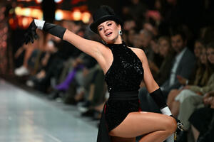 Prvo revijalno veče Fashion Week-a: Modom protiv kancera dojke