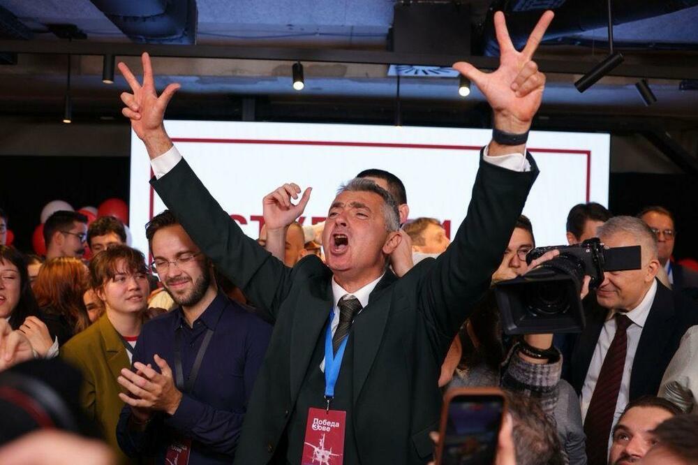 Ilija Srdanović, prvi na Studentskoj listi, slavi pobedu na parlamentarnim izborima, Foto: ANDREJ CUKIC/EPA/Shutterstock