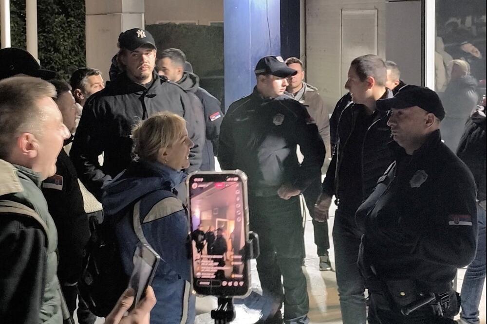 Incidenti prije dvije noći ispred zgrade Informera (ilustracija), Foto: Reuters