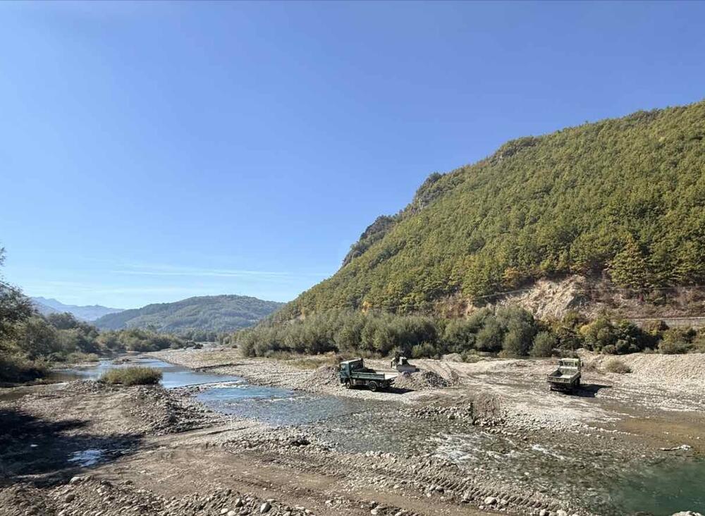 <p>Pripadnici Vojske još jednom potvrđuju da su spremni da svojim znanjem, iskustvom, opremom i specijalizovanim sredstvima pruže podršku građanima onda kada je to potrebno, rekao je ministar odbrane</p>