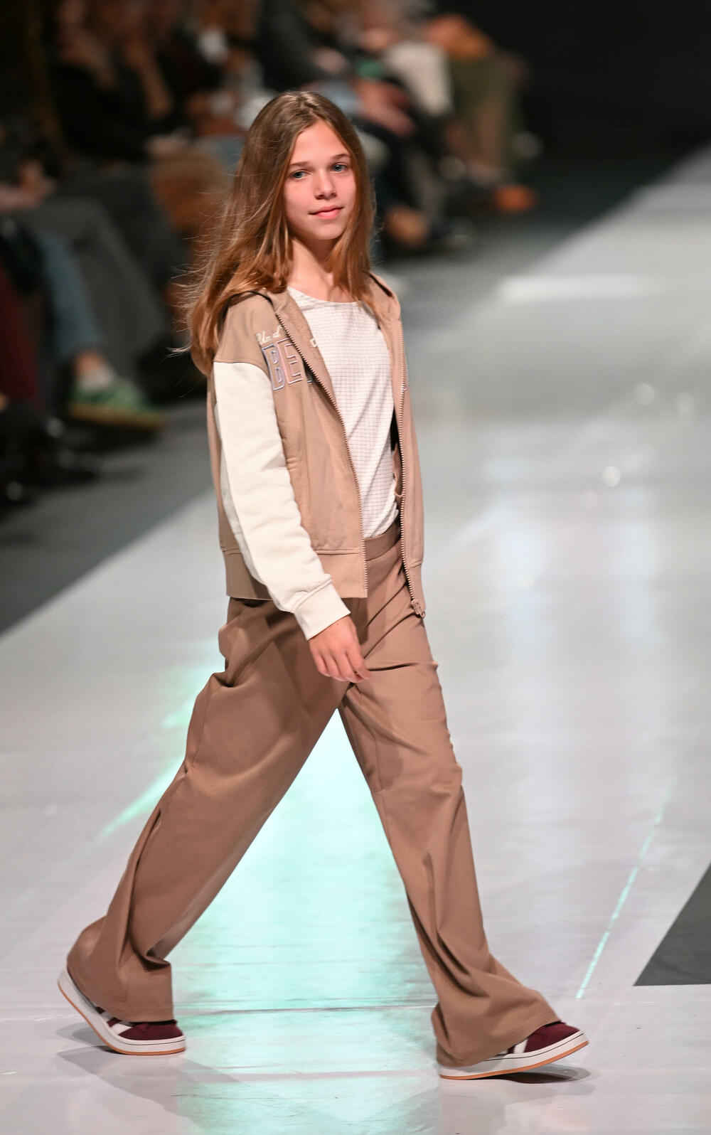 <p>Treće revijalno veče crnogorske Nedjelje mode pod nazivom Drogerija Dama Fashion Night, održaće se sjutra (29. oktobar), a donijeće revije Milene Đukanović, italijanskog modnog brenda Replay, JelMar - Jelene Marunović, Arhum Design Anje Radović, Montana Montenegro Fashion Brand-a, kao i italijanskog dizajnera visoke mode Pietra Demita - Diamond Couture</p>