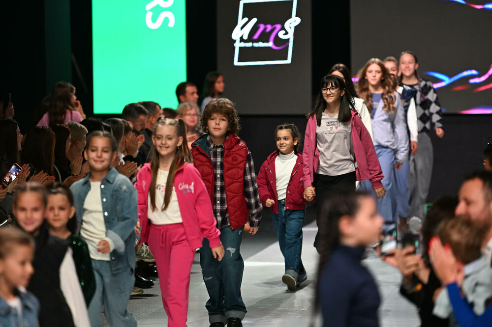 <p>Treće revijalno veče crnogorske Nedjelje mode pod nazivom Drogerija Dama Fashion Night, održaće se sjutra (29. oktobar), a donijeće revije Milene Đukanović, italijanskog modnog brenda Replay, JelMar - Jelene Marunović, Arhum Design Anje Radović, Montana Montenegro Fashion Brand-a, kao i italijanskog dizajnera visoke mode Pietra Demita - Diamond Couture</p>