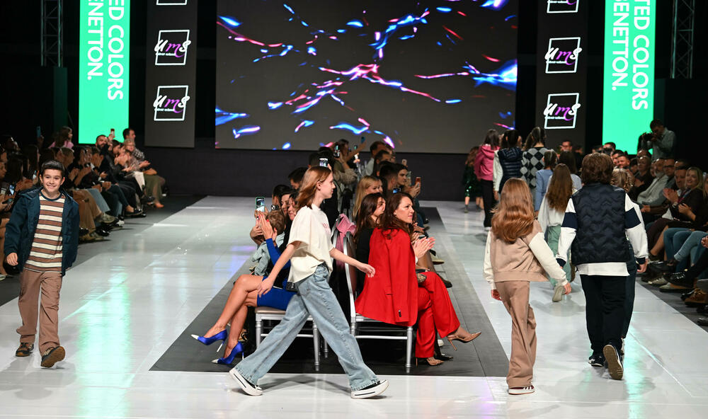 <p>Treće revijalno veče crnogorske Nedjelje mode pod nazivom Drogerija Dama Fashion Night, održaće se sjutra (29. oktobar), a donijeće revije Milene Đukanović, italijanskog modnog brenda Replay, JelMar - Jelene Marunović, Arhum Design Anje Radović, Montana Montenegro Fashion Brand-a, kao i italijanskog dizajnera visoke mode Pietra Demita - Diamond Couture</p>