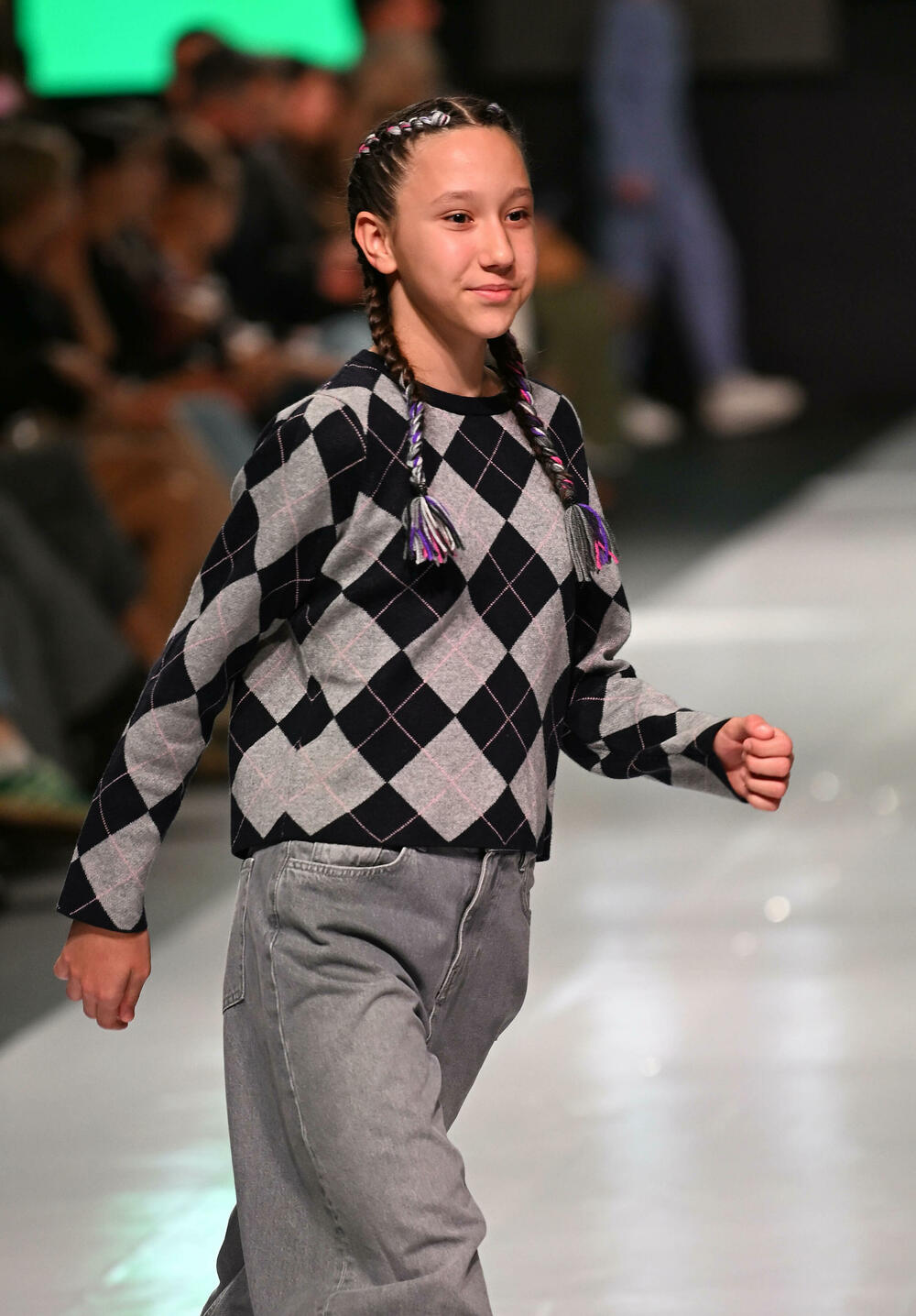 <p>Treće revijalno veče crnogorske Nedjelje mode pod nazivom Drogerija Dama Fashion Night, održaće se sjutra (29. oktobar), a donijeće revije Milene Đukanović, italijanskog modnog brenda Replay, JelMar - Jelene Marunović, Arhum Design Anje Radović, Montana Montenegro Fashion Brand-a, kao i italijanskog dizajnera visoke mode Pietra Demita - Diamond Couture</p>