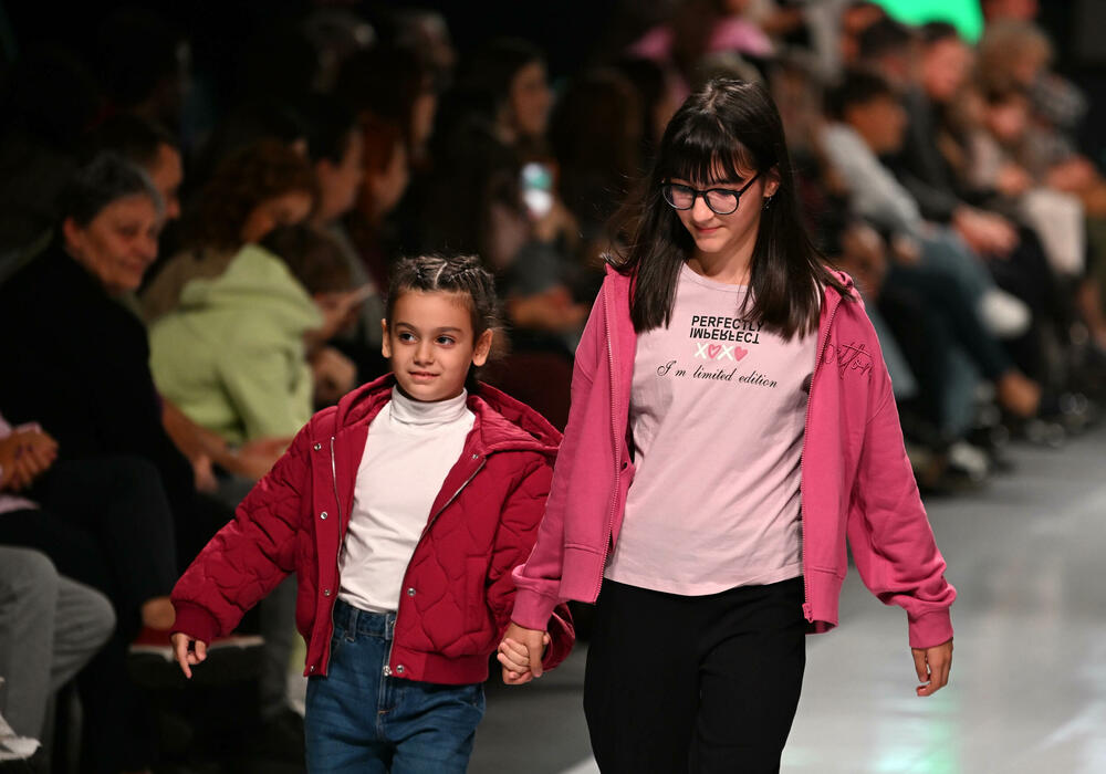 <p>Treće revijalno veče crnogorske Nedjelje mode pod nazivom Drogerija Dama Fashion Night, održaće se sjutra (29. oktobar), a donijeće revije Milene Đukanović, italijanskog modnog brenda Replay, JelMar - Jelene Marunović, Arhum Design Anje Radović, Montana Montenegro Fashion Brand-a, kao i italijanskog dizajnera visoke mode Pietra Demita - Diamond Couture</p>