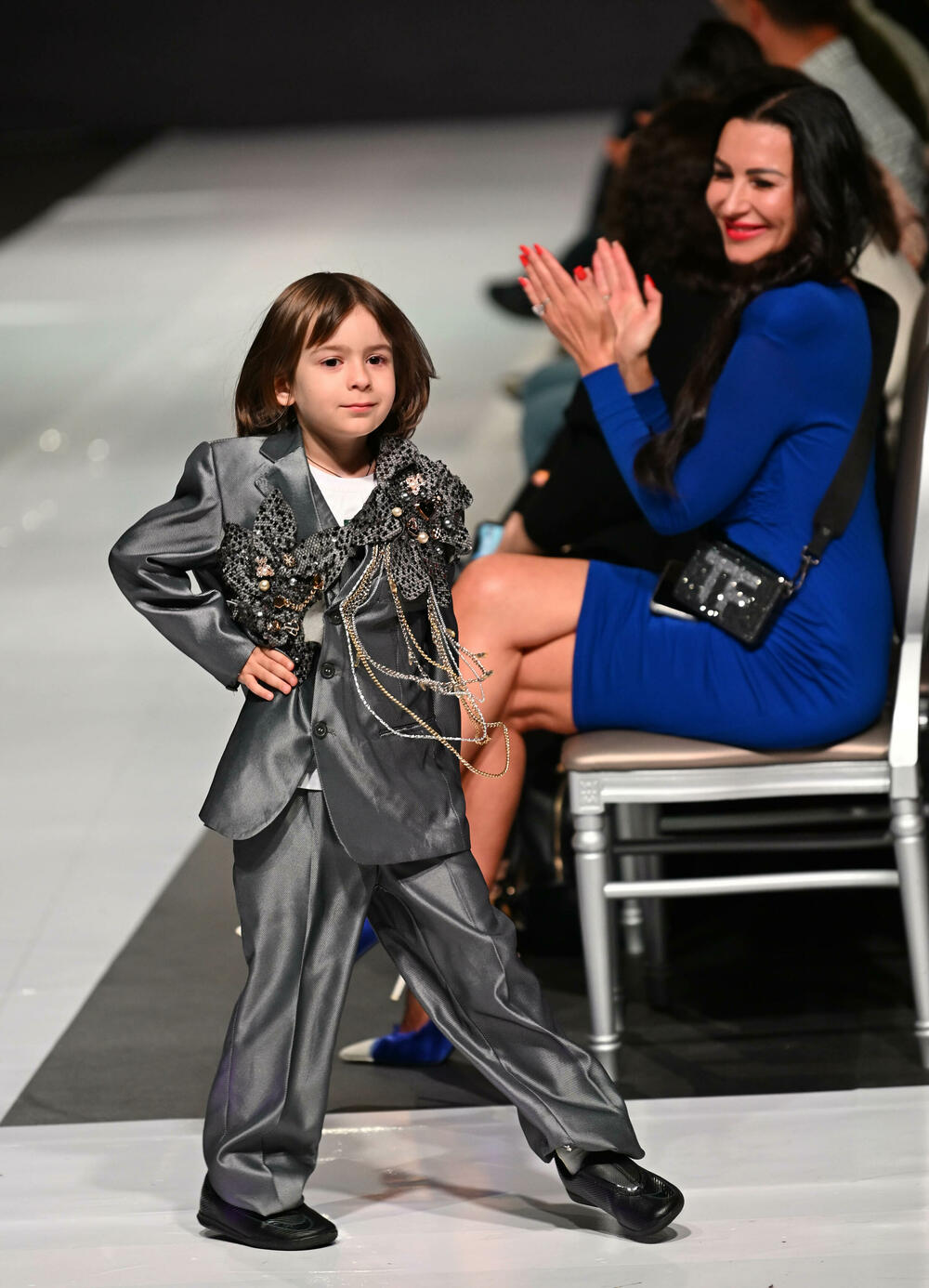 <p>Treće revijalno veče crnogorske Nedjelje mode pod nazivom Drogerija Dama Fashion Night, održaće se sjutra (29. oktobar), a donijeće revije Milene Đukanović, italijanskog modnog brenda Replay, JelMar - Jelene Marunović, Arhum Design Anje Radović, Montana Montenegro Fashion Brand-a, kao i italijanskog dizajnera visoke mode Pietra Demita - Diamond Couture</p>