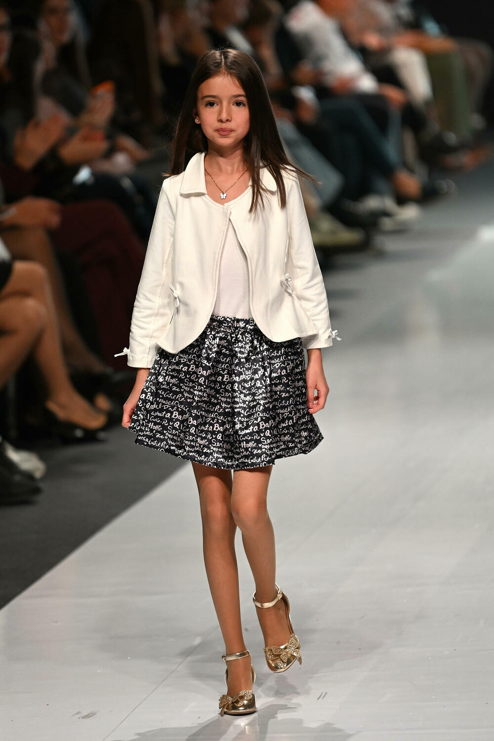 <p>Treće revijalno veče crnogorske Nedjelje mode pod nazivom Drogerija Dama Fashion Night, održaće se sjutra (29. oktobar), a donijeće revije Milene Đukanović, italijanskog modnog brenda Replay, JelMar - Jelene Marunović, Arhum Design Anje Radović, Montana Montenegro Fashion Brand-a, kao i italijanskog dizajnera visoke mode Pietra Demita - Diamond Couture</p>