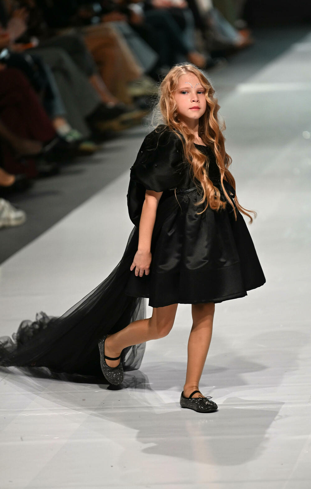 <p>Treće revijalno veče crnogorske Nedjelje mode pod nazivom Drogerija Dama Fashion Night, održaće se sjutra (29. oktobar), a donijeće revije Milene Đukanović, italijanskog modnog brenda Replay, JelMar - Jelene Marunović, Arhum Design Anje Radović, Montana Montenegro Fashion Brand-a, kao i italijanskog dizajnera visoke mode Pietra Demita - Diamond Couture</p>