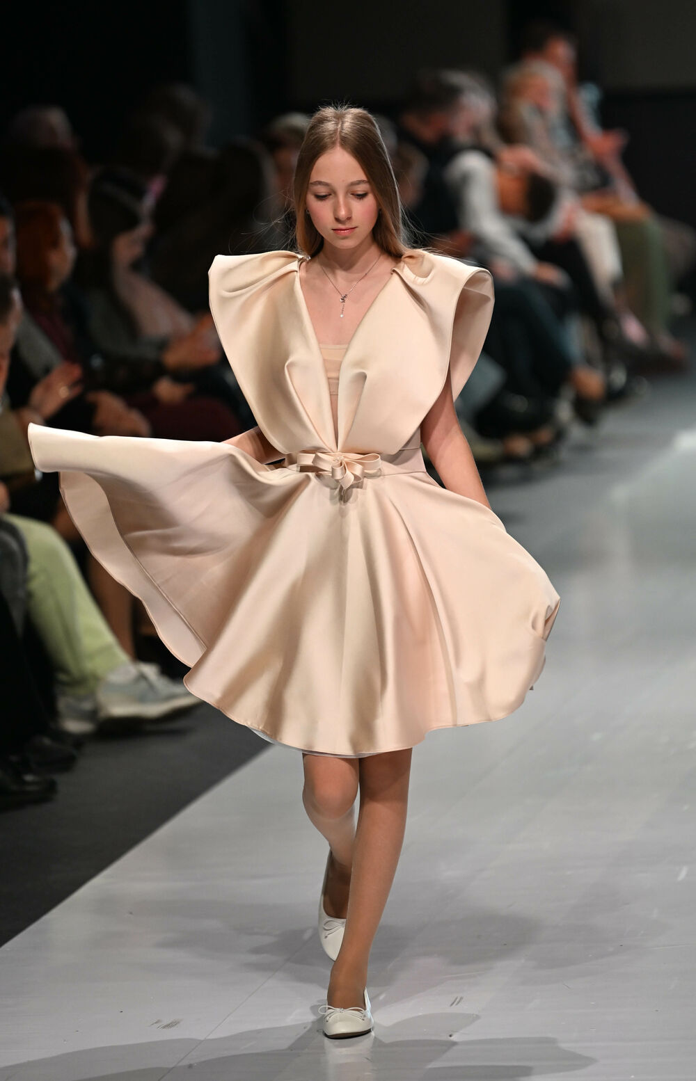 <p>Treće revijalno veče crnogorske Nedjelje mode pod nazivom Drogerija Dama Fashion Night, održaće se sjutra (29. oktobar), a donijeće revije Milene Đukanović, italijanskog modnog brenda Replay, JelMar - Jelene Marunović, Arhum Design Anje Radović, Montana Montenegro Fashion Brand-a, kao i italijanskog dizajnera visoke mode Pietra Demita - Diamond Couture</p>