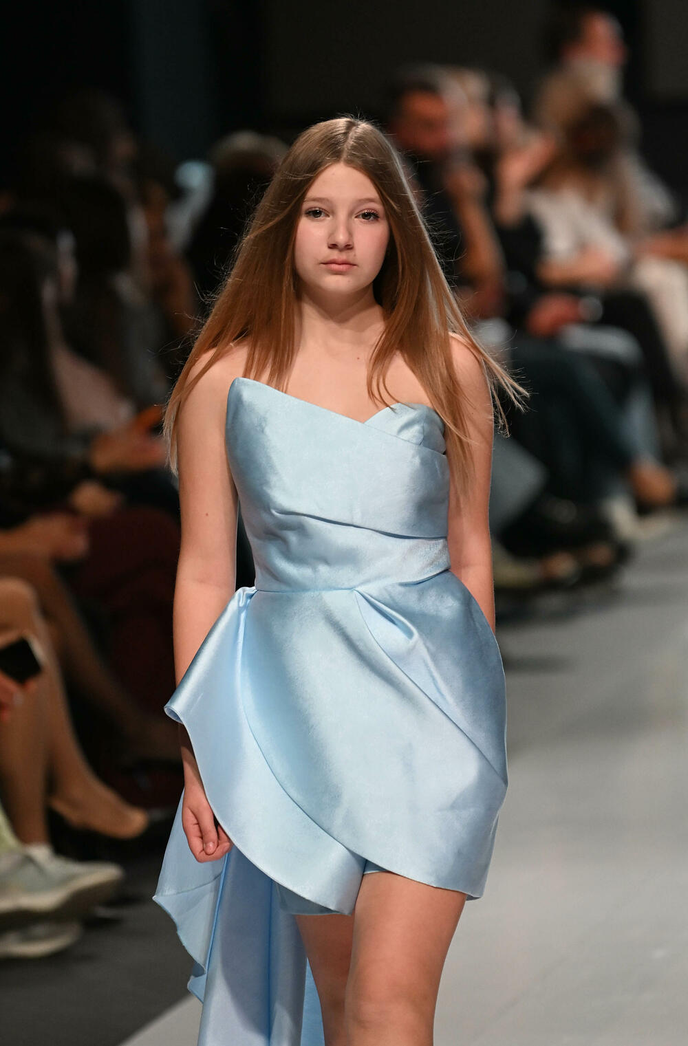 <p>Treće revijalno veče crnogorske Nedjelje mode pod nazivom Drogerija Dama Fashion Night, održaće se sjutra (29. oktobar), a donijeće revije Milene Đukanović, italijanskog modnog brenda Replay, JelMar - Jelene Marunović, Arhum Design Anje Radović, Montana Montenegro Fashion Brand-a, kao i italijanskog dizajnera visoke mode Pietra Demita - Diamond Couture</p>