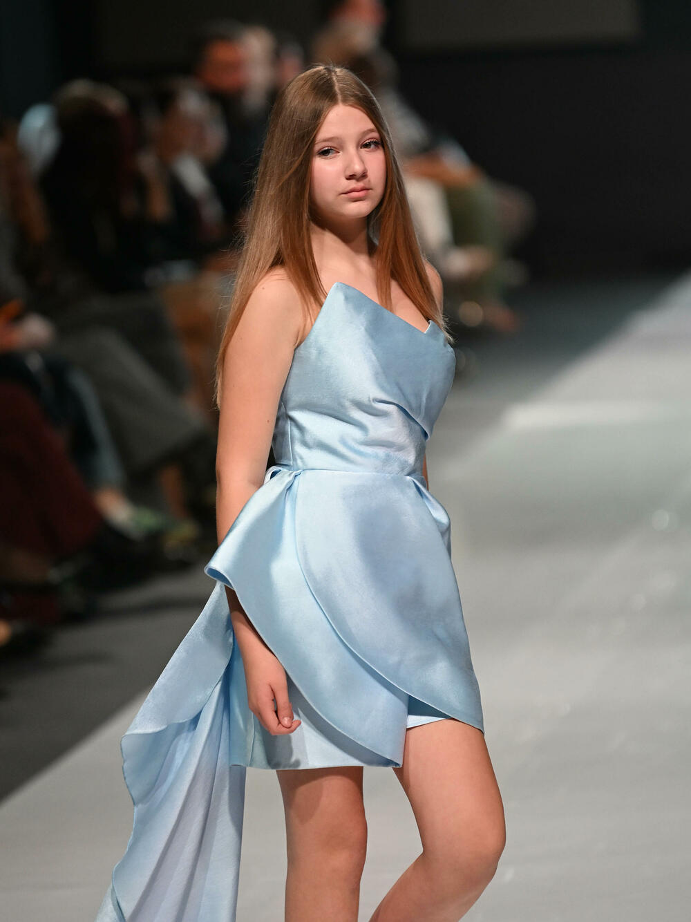 <p>Treće revijalno veče crnogorske Nedjelje mode pod nazivom Drogerija Dama Fashion Night, održaće se sjutra (29. oktobar), a donijeće revije Milene Đukanović, italijanskog modnog brenda Replay, JelMar - Jelene Marunović, Arhum Design Anje Radović, Montana Montenegro Fashion Brand-a, kao i italijanskog dizajnera visoke mode Pietra Demita - Diamond Couture</p>