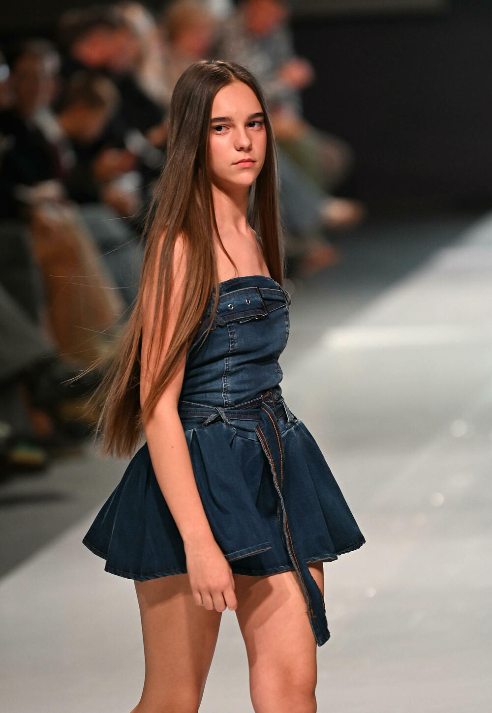 <p>Treće revijalno veče crnogorske Nedjelje mode pod nazivom Drogerija Dama Fashion Night, održaće se sjutra (29. oktobar), a donijeće revije Milene Đukanović, italijanskog modnog brenda Replay, JelMar - Jelene Marunović, Arhum Design Anje Radović, Montana Montenegro Fashion Brand-a, kao i italijanskog dizajnera visoke mode Pietra Demita - Diamond Couture</p>
